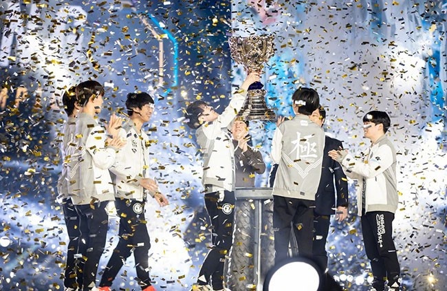 无畏契约领衔暑期网吧游戏热潮：学生娱乐首选，电竞直播与团队配合引爆夏日战场-竞技宝·(JJB)